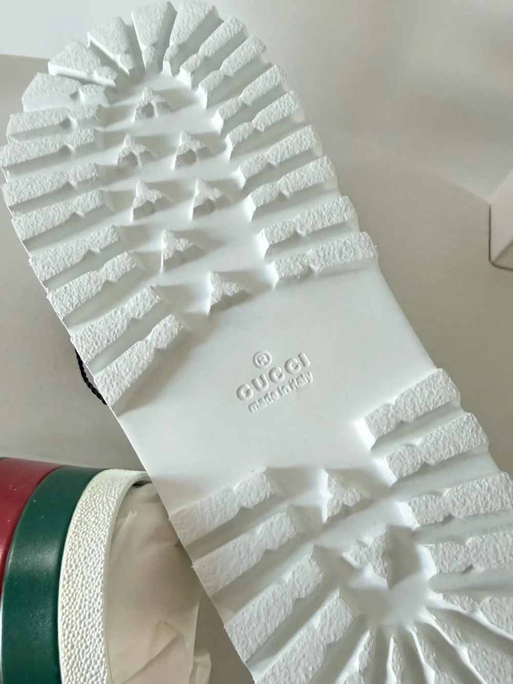 Gucci White Slides with Green and Red Stripe Band Men or women
